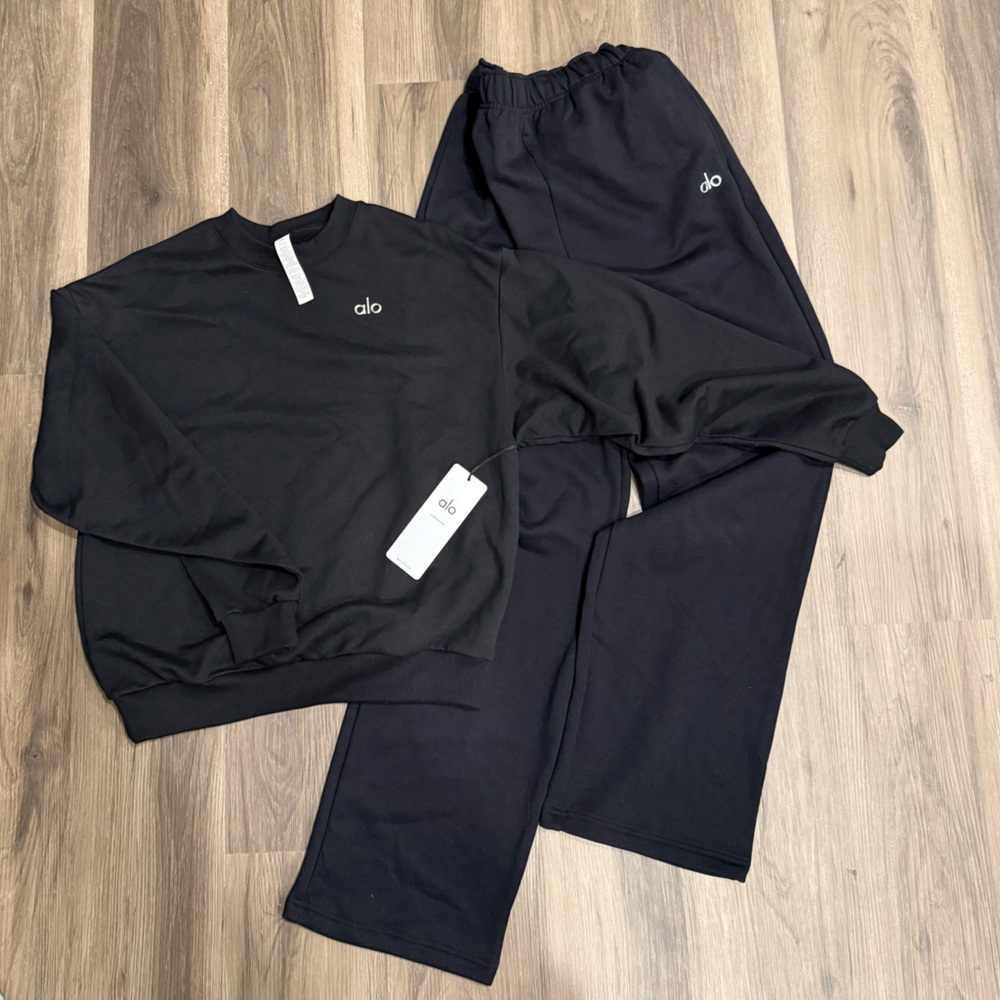 Alo Accolade Black Sweatshirt and Sweatpants Set